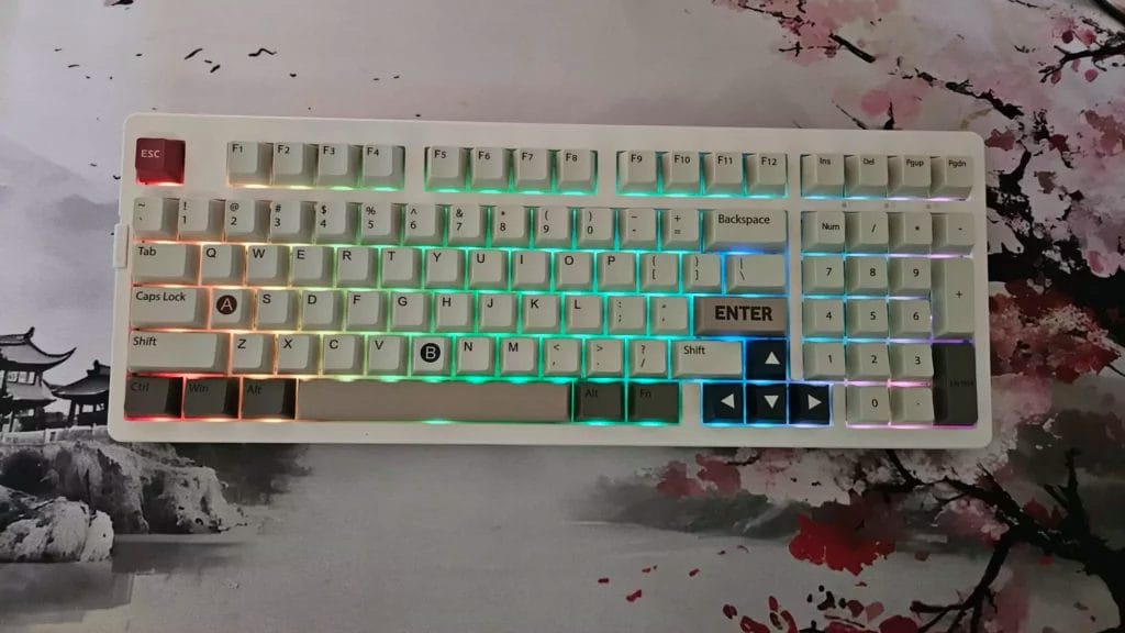 Recensione e Screenshot per la Tastiera EPOMAKER EK98