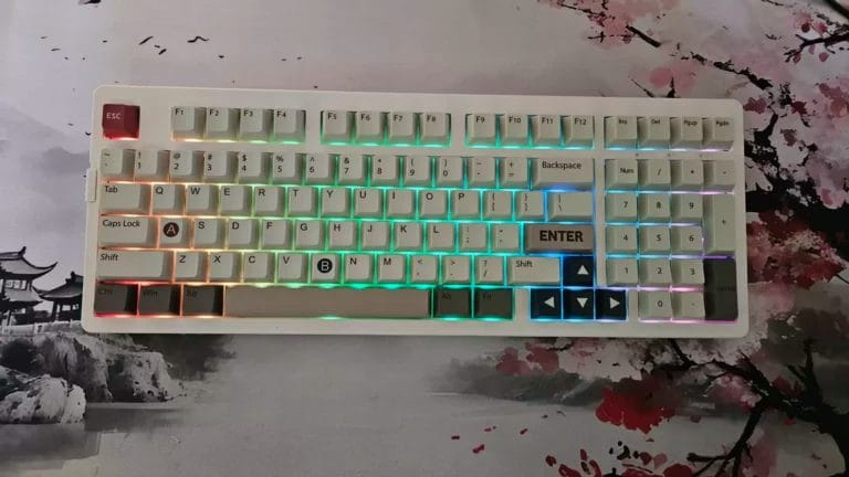 Recensione e Screenshot per la Tastiera EPOMAKER EK98